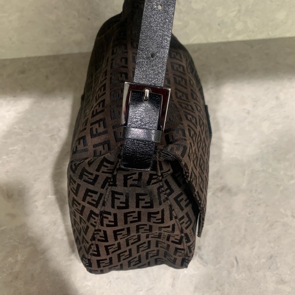 Fendi Vintage Shoulder Bag - Picture 5 of 8